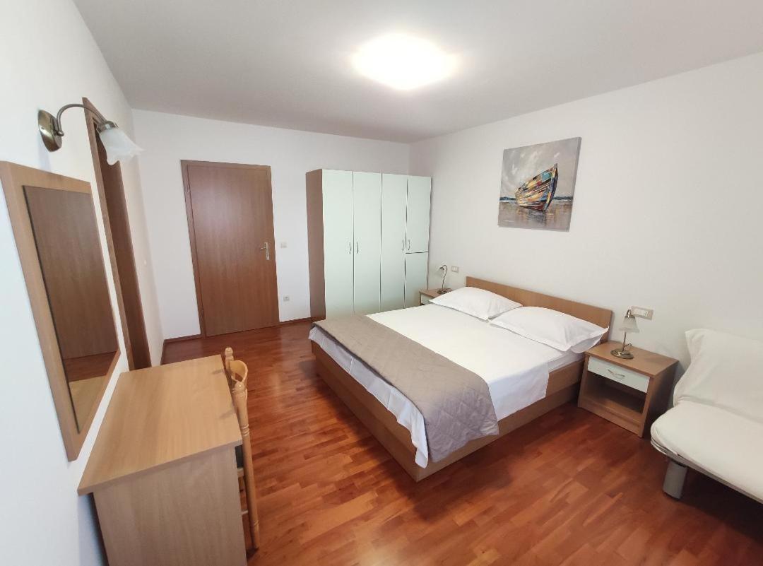 Apartment Tino เบรลา ภายนอก รูปภาพ