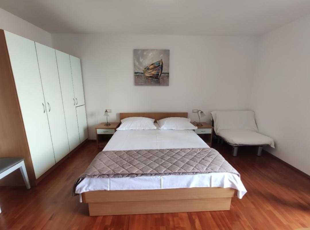 Apartment Tino เบรลา ภายนอก รูปภาพ